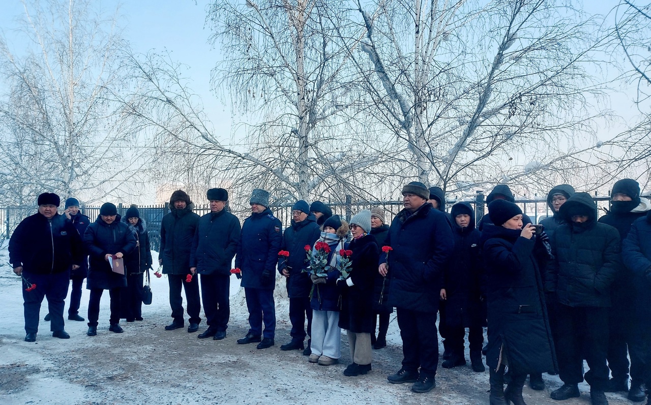 В Улуг-Хемском районе появилась памятная доска в честь участника СВО | Тува  Медиа Групп — Новости Тувы