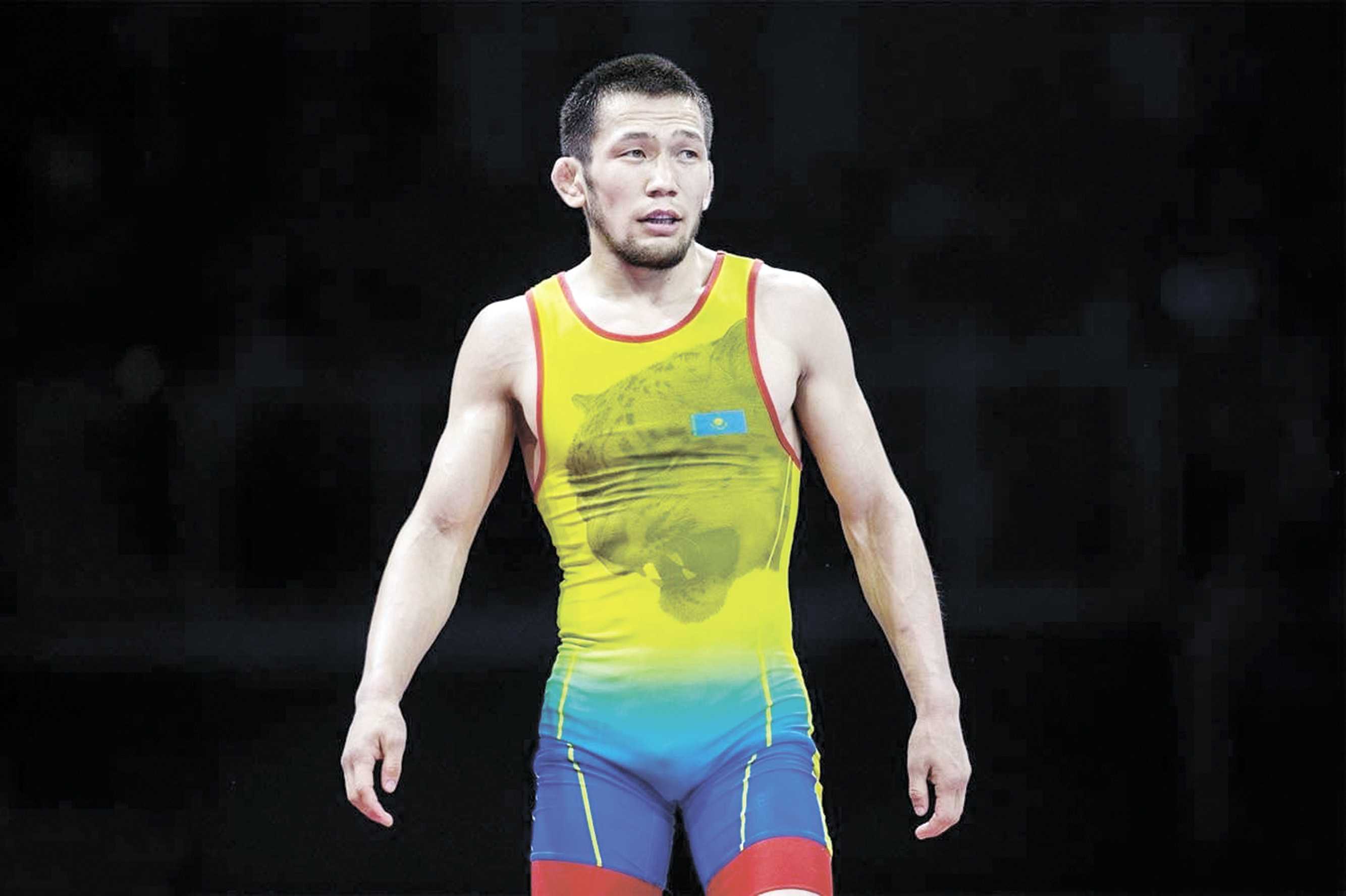 Артынан трусисыз әйел